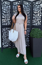 Kép betöltése a galériamegjelenítőbe: 18671 LORI öves ruha válltöméssel
