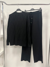 Kép betöltése a galériamegjelenítőbe: LOUISE kötött szett/jogging
