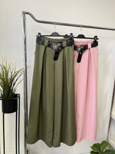 Kép betöltése a galériamegjelenítőbe: 33206 MIA bőszárú nadrág
