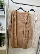 Kép betöltése a galériamegjelenítőbe: 3091 WANDA fonott kapucnis kardigánj
