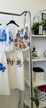 Kép betöltése a galériamegjelenítőbe: 241163 ANETT virág motívumos vászon ruha
