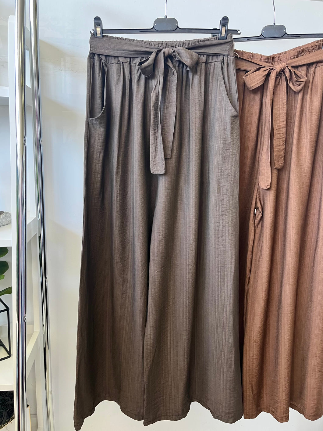 7468 BECCA bőszárú nadrág