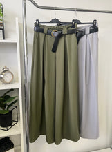 Kép betöltése a galériamegjelenítőbe: 33206 MIA bőszárú nadrág
