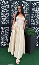 Kép betöltése a galériamegjelenítőbe: 18919 MOLLY nyakba akasztós vászon szoknyás ruha
