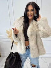 Kép betöltése a galériamegjelenítőbe: 9411 LISA műszőrme bunda

