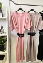 Kép betöltése a galériamegjelenítőbe: 12259 ZINA öves gombos vállú ruha
