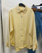 Kép betöltése a galériamegjelenítőbe: 0185 YELLOW strasszköves oversize ing
