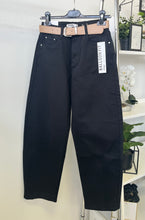 Kép betöltése a galériamegjelenítőbe: 1698 BLACK balloon fit farmer
