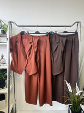 Kép betöltése a galériamegjelenítőbe: 58368 GALINA mellény+nadrág szövet szett
