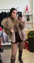 Kép betöltése a galériamegjelenítőbe: 9411 LISA műszőrme bunda
