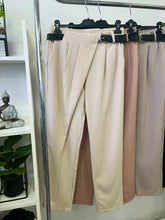 Kép betöltése a galériamegjelenítőbe: 90342 IRIS átlapolt nadrág övvel
