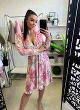 Kép betöltése a galériamegjelenítőbe: 1077 HANNA virágos hidegselyem ruha
