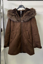 Kép betöltése a galériamegjelenítőbe: 8879 EVELYN camel műirha téli kabát
