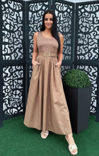 Kép betöltése a galériamegjelenítőbe: 12320 REBECA vászon szoknyás ruha
