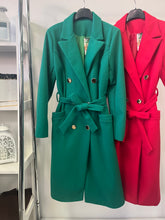 Kép betöltése a galériamegjelenítőbe: 2086 ALÍZ  szövet kabát arany gombokkal
