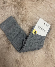 Kép betöltése a galériamegjelenítőbe: 2001 Fonott mintás térdzokni
