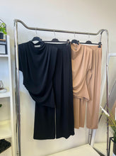 Kép betöltése a galériamegjelenítőbe: 2541 CAMILLA nadrág + felső szett
