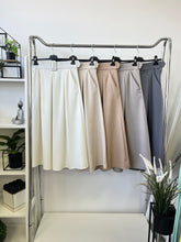 Kép betöltése a galériamegjelenítőbe: 3316 DORINA öves, zsebes szoknya
