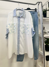 Kép betöltése a galériamegjelenítőbe: 5082 DIA oversize vászon ing horgolt betéttel
