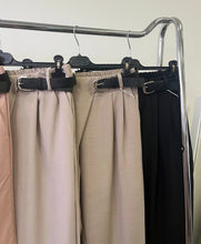 Kép betöltése a galériamegjelenítőbe: 90342 IRIS átlapolt nadrág övvel
