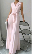 Kép betöltése a galériamegjelenítőbe: 90379 BLANCA gombos pliszírozott szárú overál
