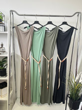 Kép betöltése a galériamegjelenítőbe: 17535 DIA gyékény öves pántos pamut ruha
