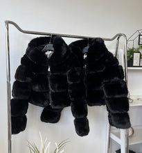 Kép betöltése a galériamegjelenítőbe: 5537 LONDON kisbunda
