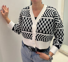 Kép betöltése a galériamegjelenítőbe: 948 FEKETE/FEHÉR mintás kardigán
