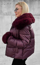 Kép betöltése a galériamegjelenítőbe: 88527-27 BURGUNDI szőrmés kabát
