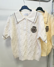 Kép betöltése a galériamegjelenítőbe: 8133 RUBINA galléros tavaszi rövid ujjú pulóver
