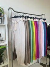 Kép betöltése a galériamegjelenítőbe: 52125 STACY öves nadrág
