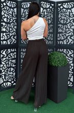 Kép betöltése a galériamegjelenítőbe: 7331 CARINA pliszírozott nadrág
