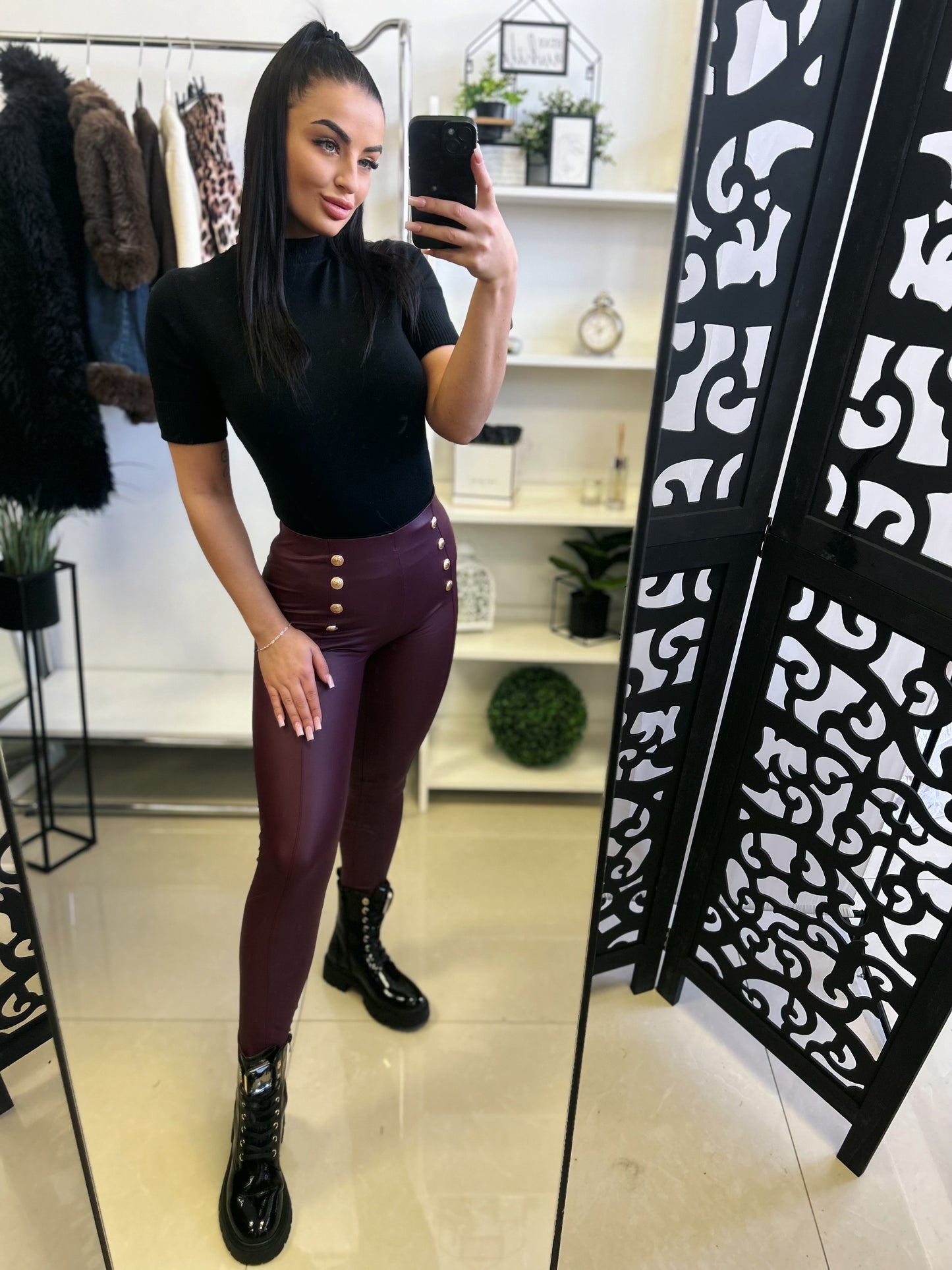 3255 Gombos műbőr leggings