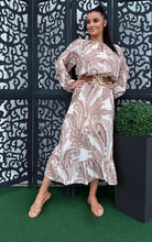 Kép betöltése a galériamegjelenítőbe: 36887 KIARA barna mintás muszlin ruha
