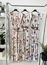 Kép betöltése a galériamegjelenítőbe: 6023  MARRY virágos vászon ruha
