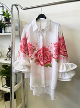 Kép betöltése a galériamegjelenítőbe: 961 RÓZSA virágos oversize fodros ujjú ing
