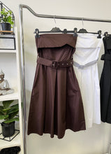 Kép betöltése a galériamegjelenítőbe: 59681 MARGOT vászon ruha övvel
