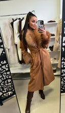 Kép betöltése a galériamegjelenítőbe: 90412 TAMARA szövetkabát műszőrmével

