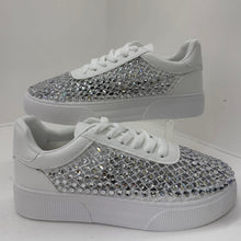 Kép betöltése a galériamegjelenítőbe: 627 DIAMOND hálós strasszos cipő
