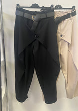 Kép betöltése a galériamegjelenítőbe: 51097 LANA ülepes pamut nadrág
