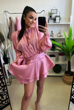 Kép betöltése a galériamegjelenítőbe: 3635 JANICE alul fodros válltömős selyemszatén ruha/tunika
