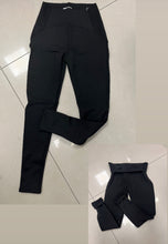 Kép betöltése a galériamegjelenítőbe: 8574 BUNDÁS leggings nadrág
