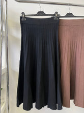 Kép betöltése a galériamegjelenítőbe: 0156 RONY kötött A vonalú midi szoknya
