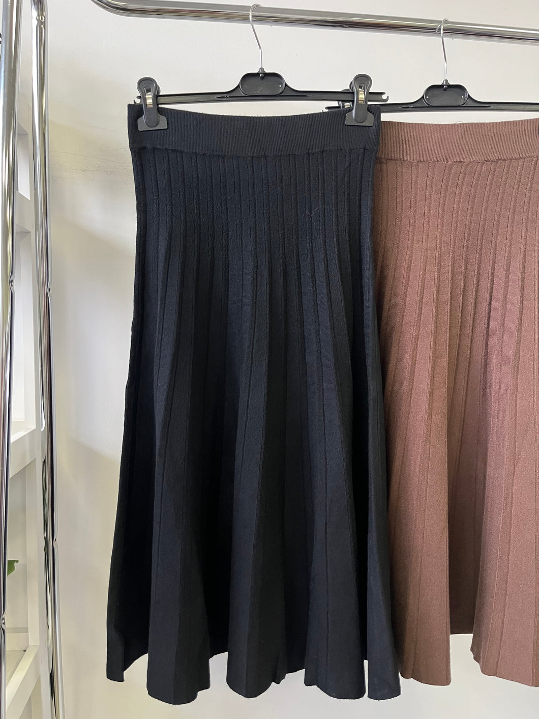 0156 RONY kötött A vonalú midi szoknya