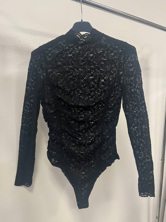 8681 FEKETE CSIPKE BODY