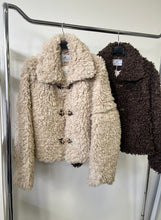 Kép betöltése a galériamegjelenítőbe: 9508 STEFFI kapcsos bunda

