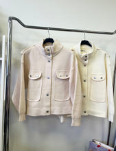 Kép betöltése a galériamegjelenítőbe: 2310 ELZA kötött ujjú kabát
