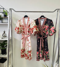 Kép betöltése a galériamegjelenítőbe: 3780 MELINA virág mintás vászon ruha
