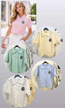 Kép betöltése a galériamegjelenítőbe: 8133 RUBINA galléros tavaszi rövid ujjú pulóver
