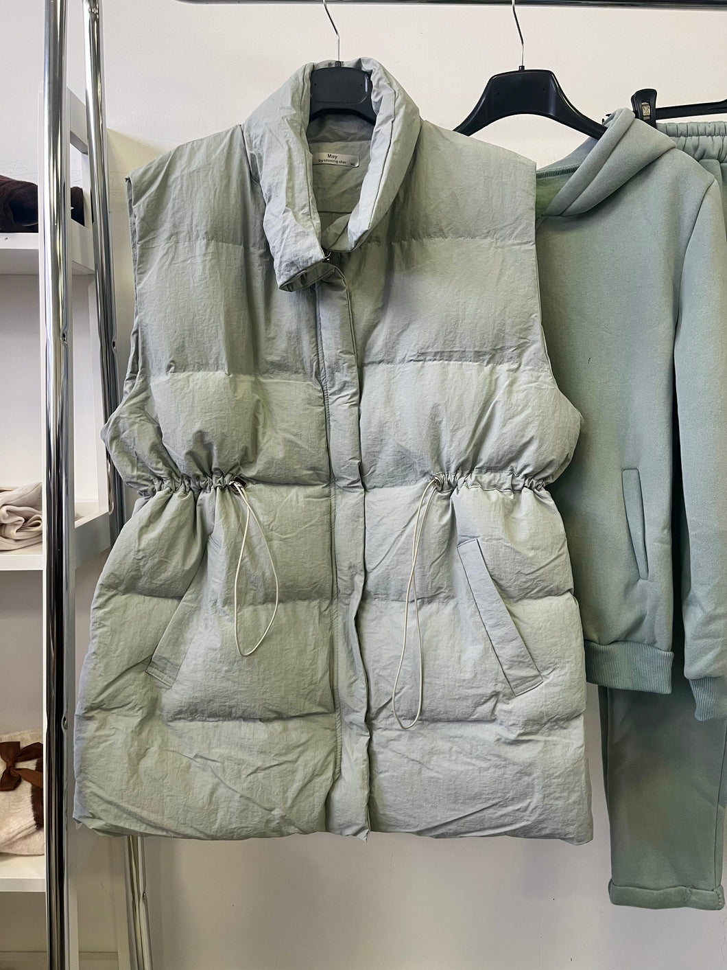 288 MAY húzott derekú steppelt mellény